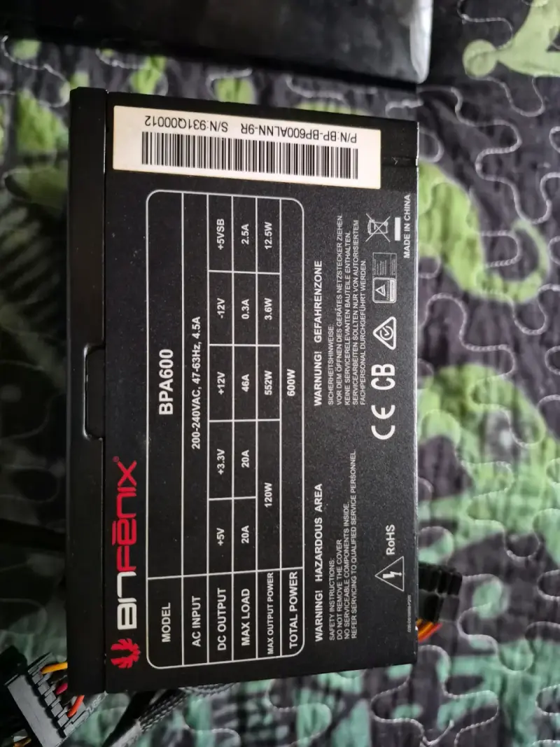 Fuente de Poder BitFenix 600W para PC - 2
