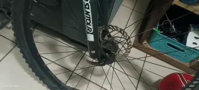Bicicleta de montaña azul con suspensión oxford - miniatura 4