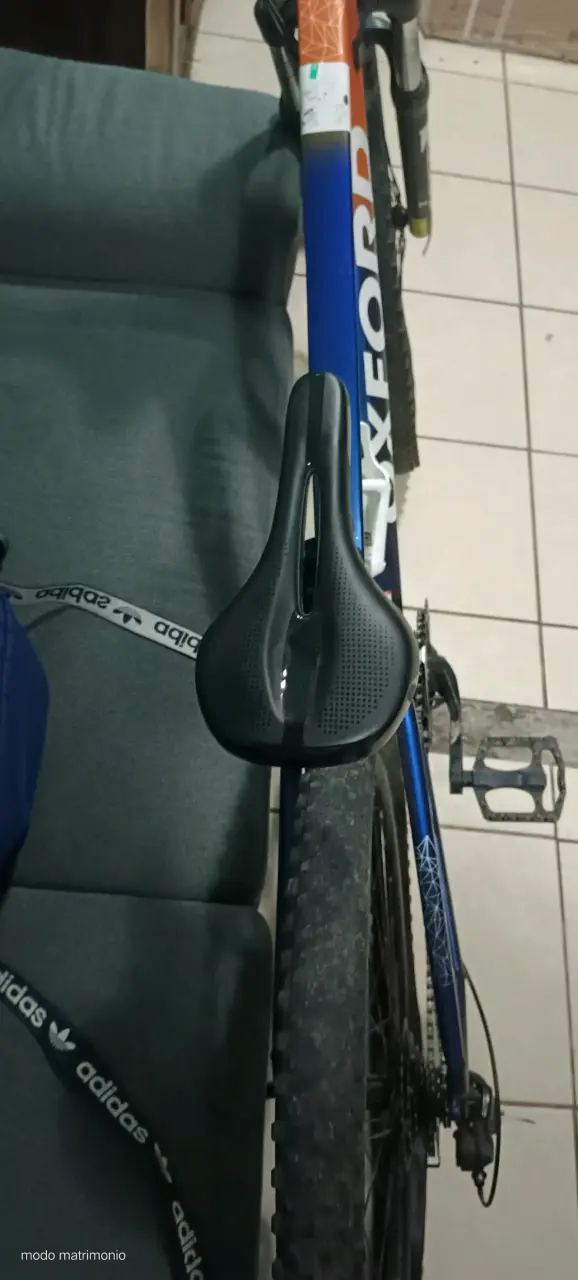 Bicicleta de montaña azul con suspensión oxford - 5