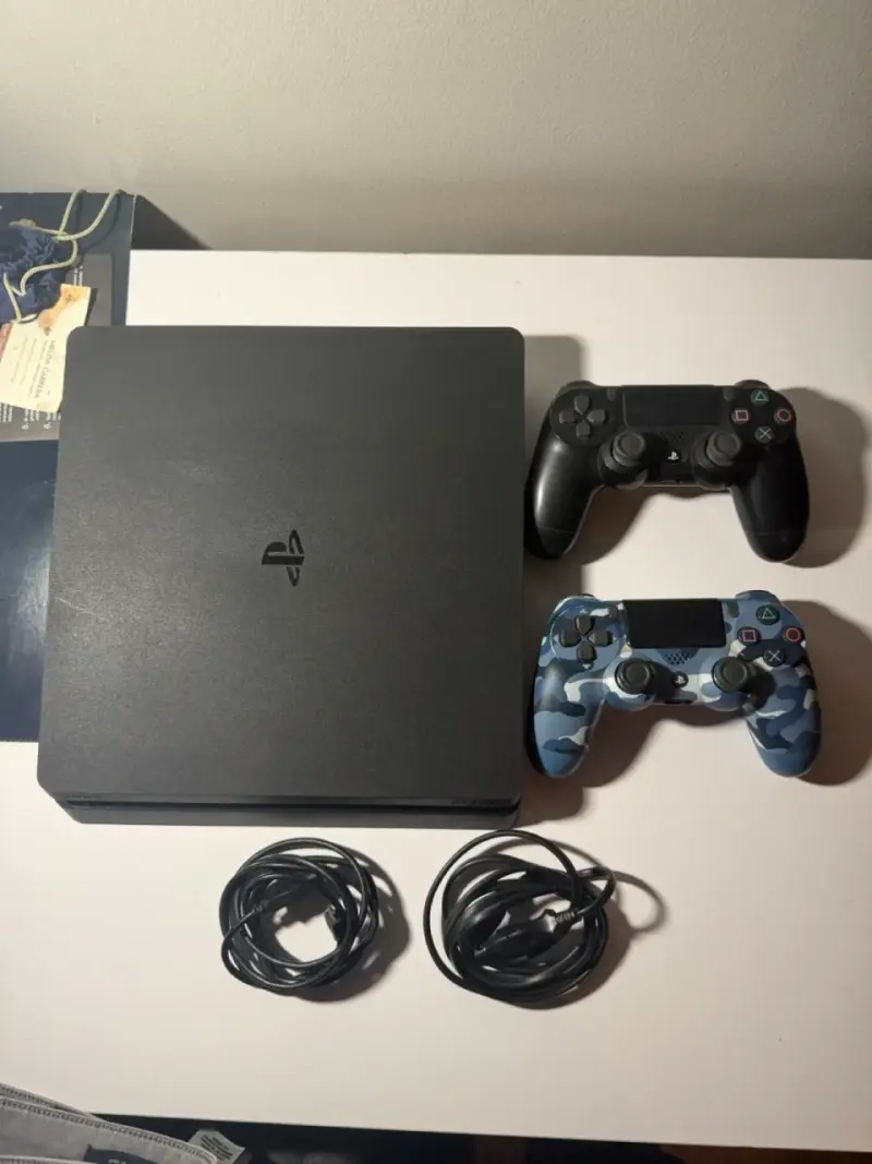 Consola PS4 con juegos y dos controles - 2