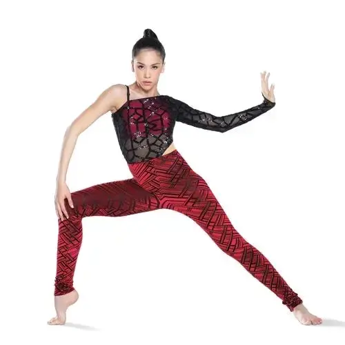 Conjunto de baile rojo y negro con lentejuelas - 2