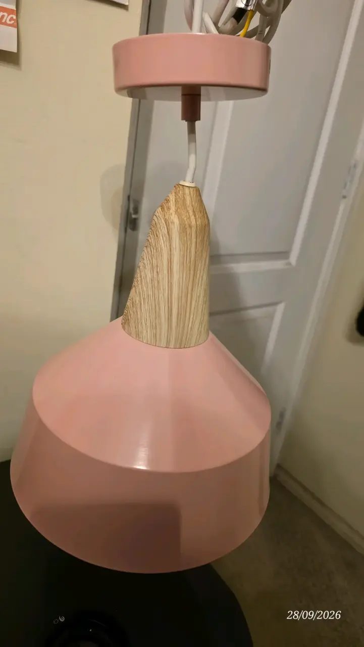 Lámpara colgante rosada estilo minimalista - 2