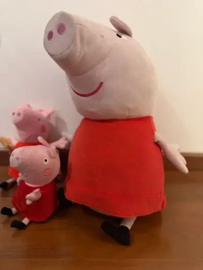 Set de peluches Peppa Pig en vestido rojo - miniatura 3