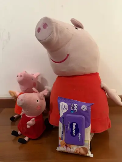 Set de peluches Peppa Pig en vestido rojo - miniatura 4