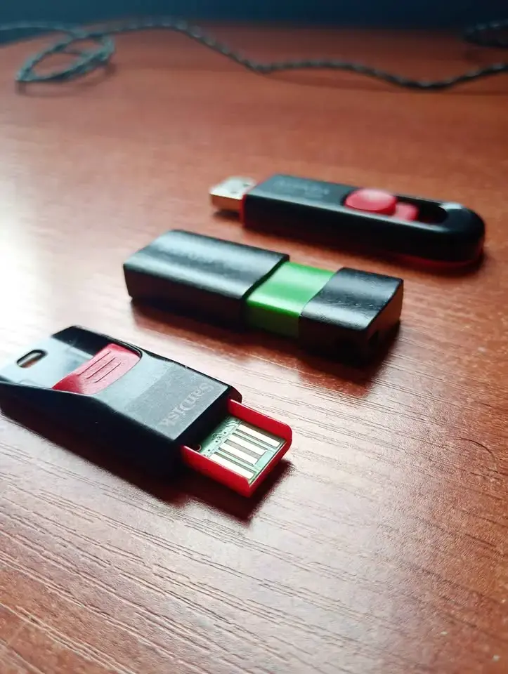 Pendrive  8gb  música a pedido 250 canciones aprox - 4