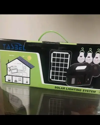 Sistema de iluminación solar Tasbel con panel y lámparas - miniatura 1