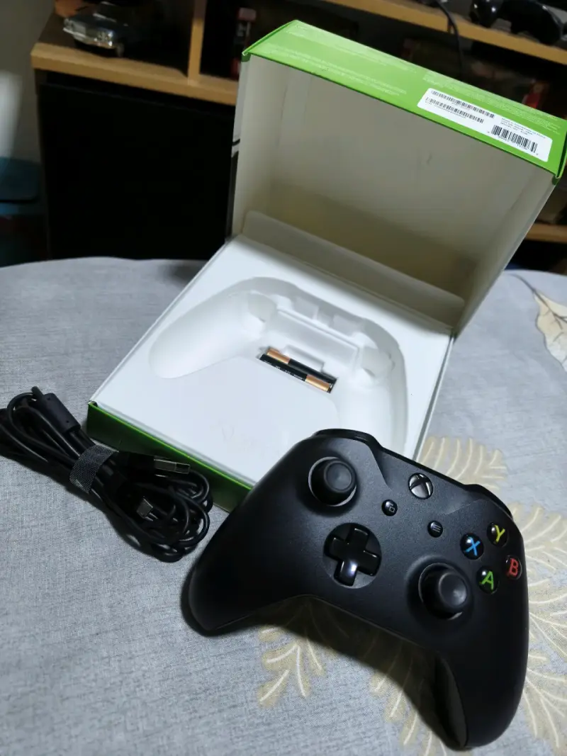 Control Xbox one con cable - 2