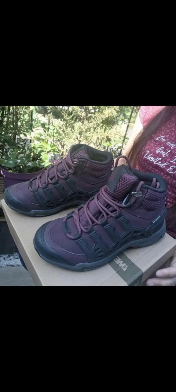 Zapatillas de senderismo impermeables color burdeo