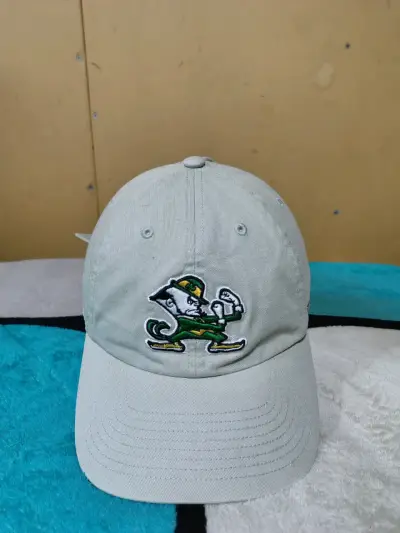 Gorra beige con logo bordado - miniatura 1