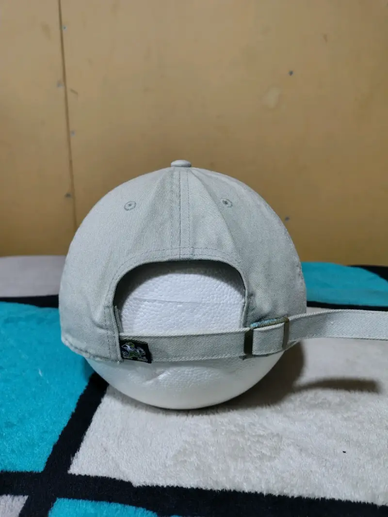 Gorra beige con logo bordado - 3
