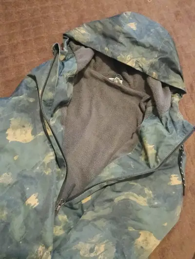 Chaqueta impermeable camuflada - miniatura 1