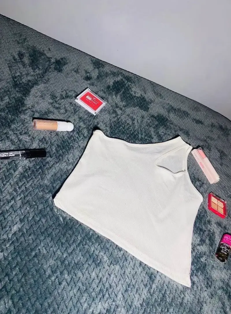 Conjunto de ropa femenina con top y pantalón negro - 3