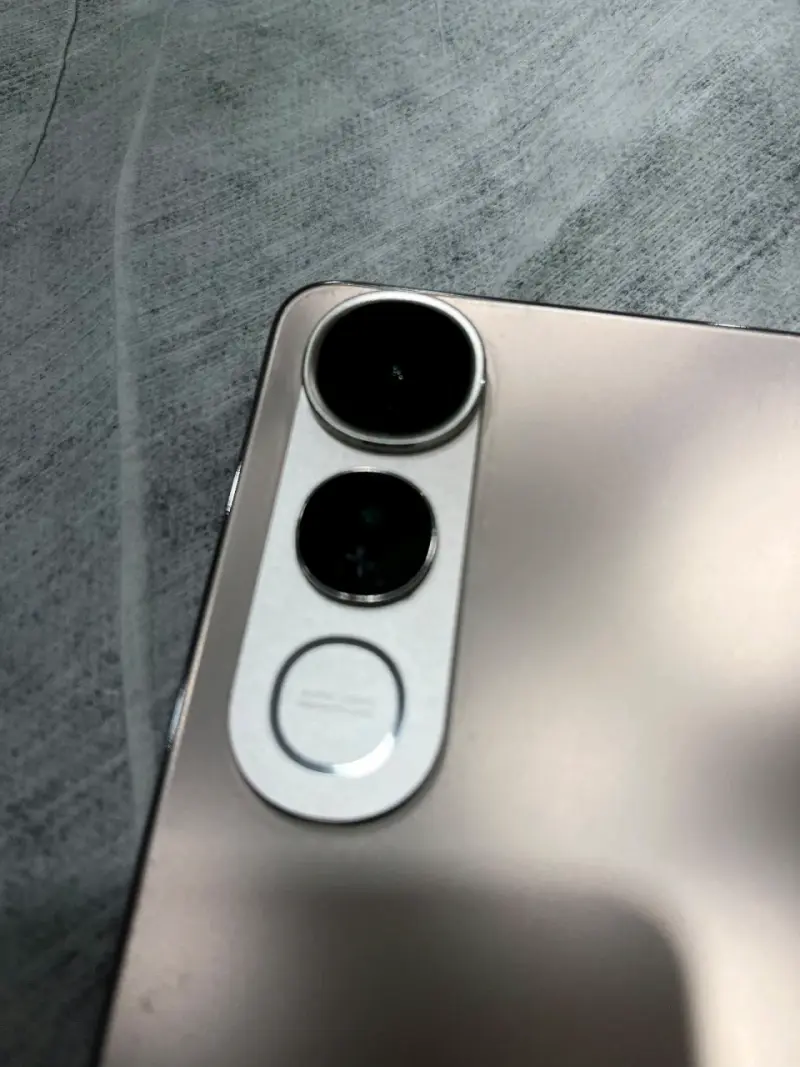 Smartphone Vivo con cámara dual y pantalla grande - 1
