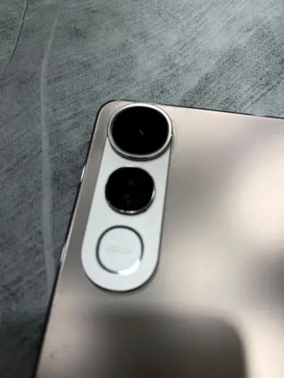 Smartphone Vivo con cámara dual y pantalla grande - miniatura 1
