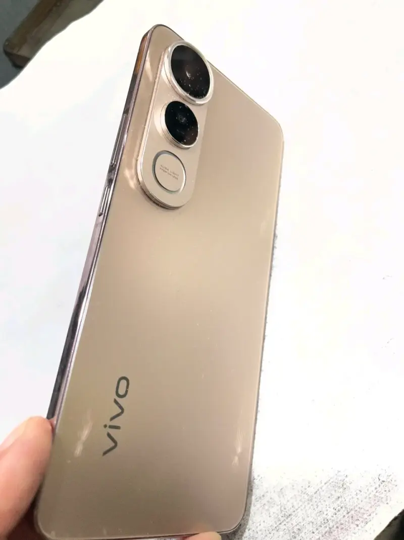 Smartphone Vivo con cámara dual y pantalla grande - 3