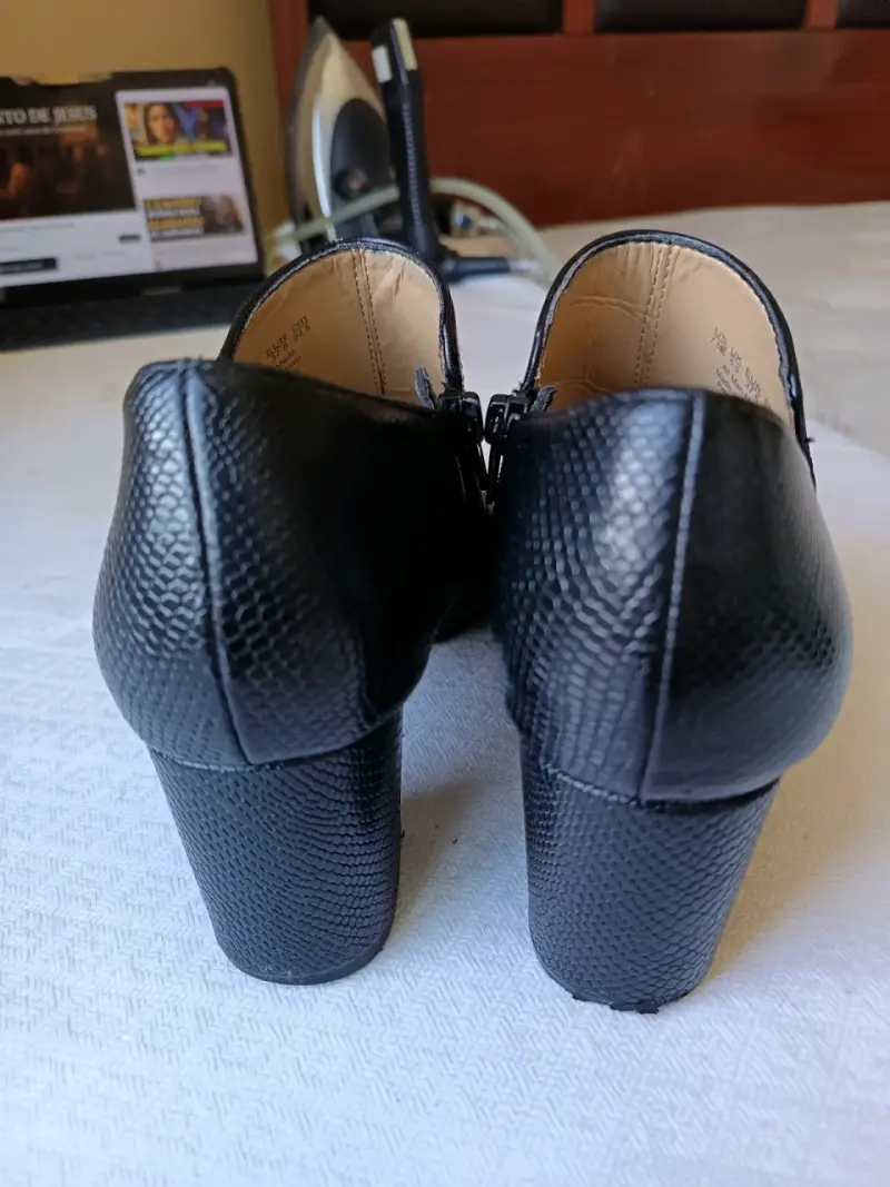 Botines de cuero negro con tacón alto - 3