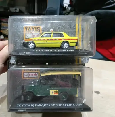 Set de modelos a escala de taxis Toyota - miniatura 1