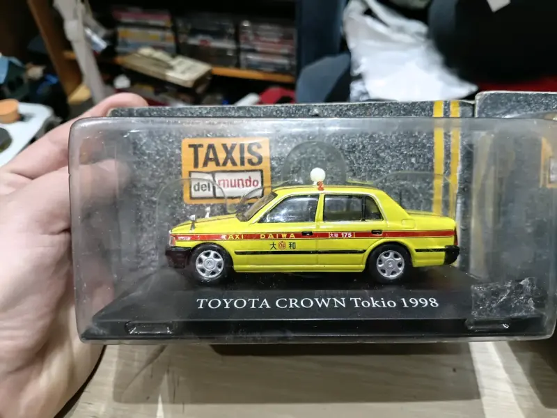 Set de modelos a escala de taxis Toyota - 3
