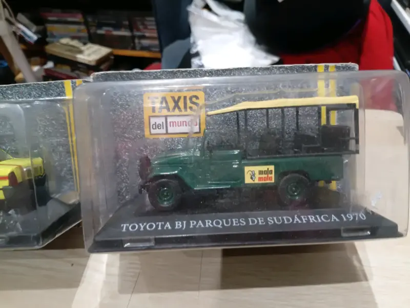 Set de modelos a escala de taxis Toyota - 4