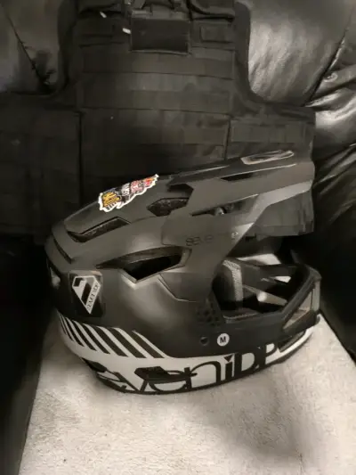 Casco  Seven IDP talla M - miniatura 1