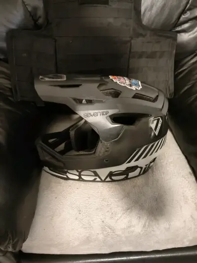 Casco  Seven IDP talla M - miniatura 2