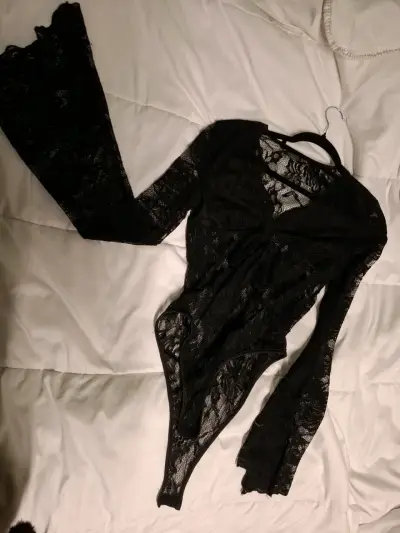 Body de encaje negro con mangas largas - miniatura 1