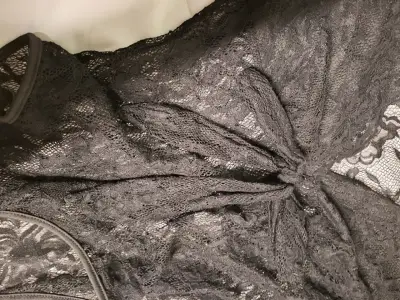 Body de encaje negro con mangas largas - miniatura 3