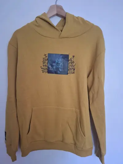 Polerón con capucha mostaza diseño urbano Talla 16 - miniatura 2