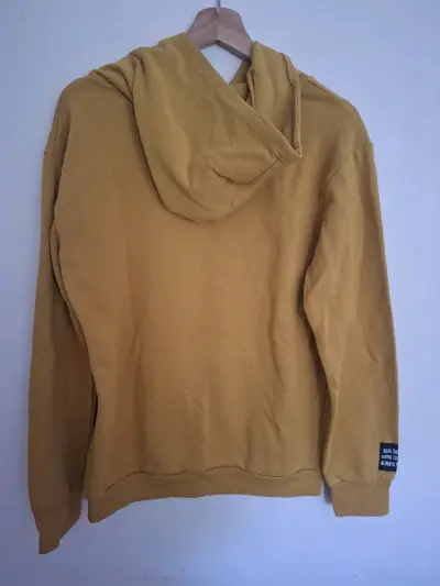 Polerón con capucha mostaza diseño urbano Talla 16 - miniatura 3