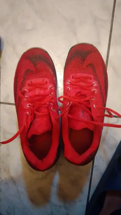 Zapatillas deportivas rojas Nike para hombre - miniatura 1