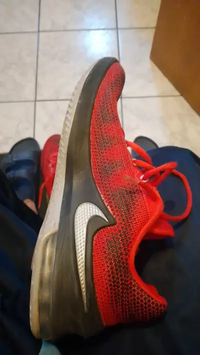 Zapatillas deportivas rojas Nike para hombre - miniatura 3