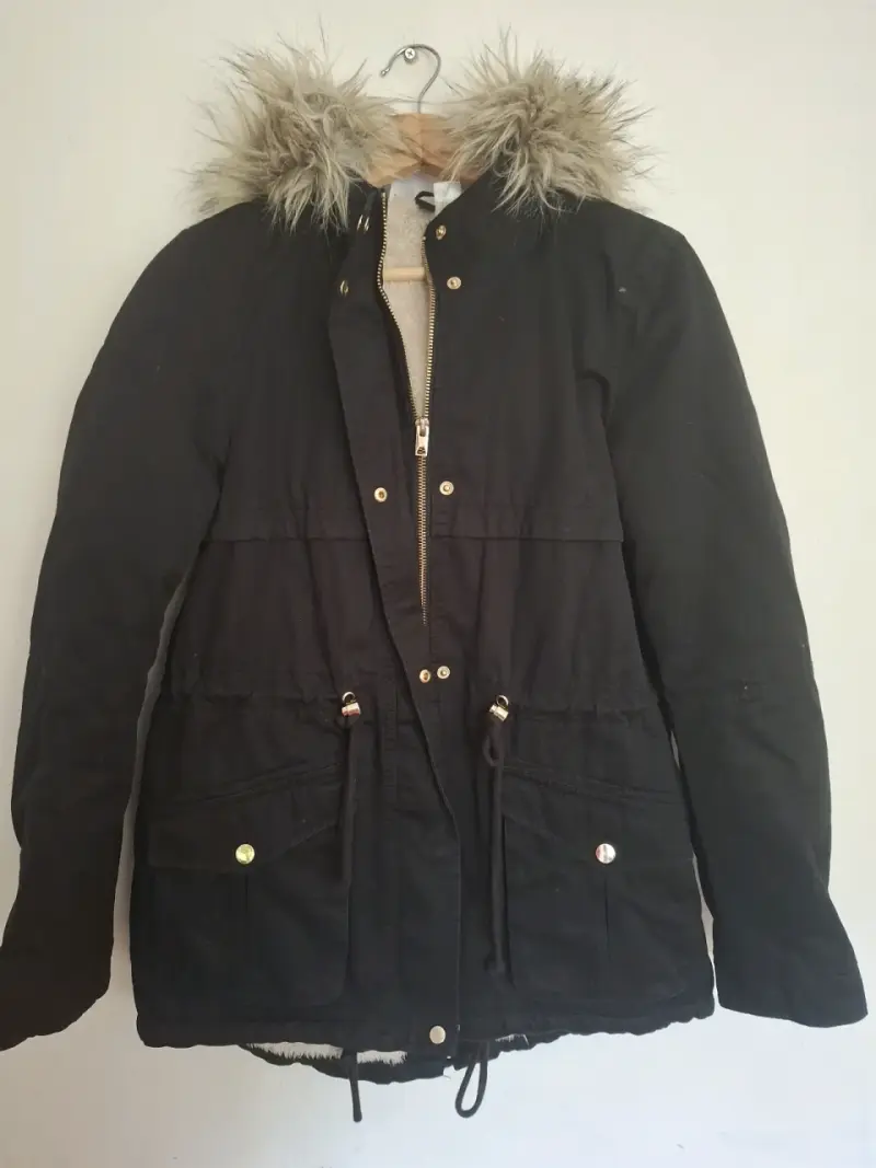 Parka negra con capucha de piel sintética Talla 36 - 3