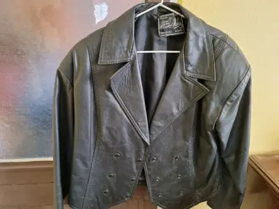 Chaqueta de cuero negra estilo biker - miniatura 1