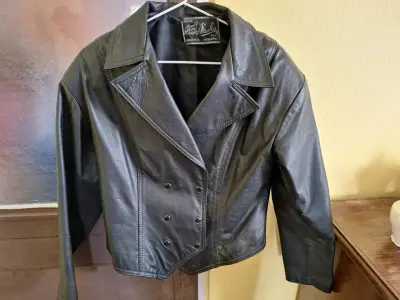 Chaqueta de cuero negra estilo biker - miniatura 2