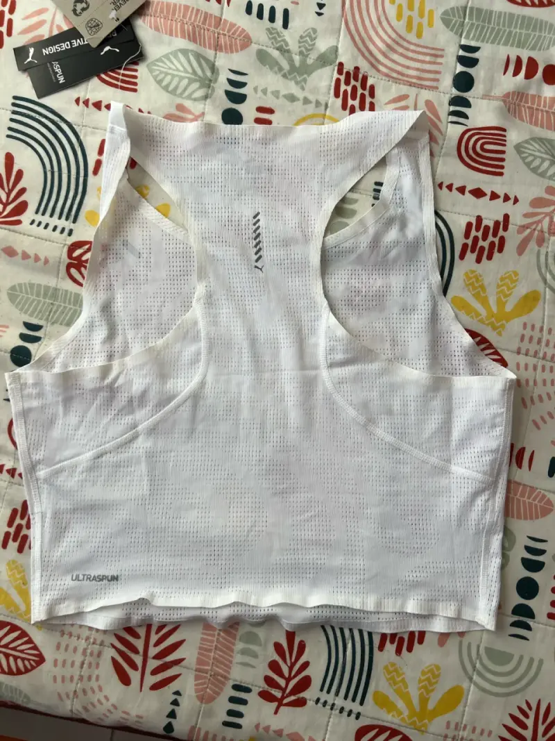 Top deportivo blanco Puma con diseño reflectante - 2