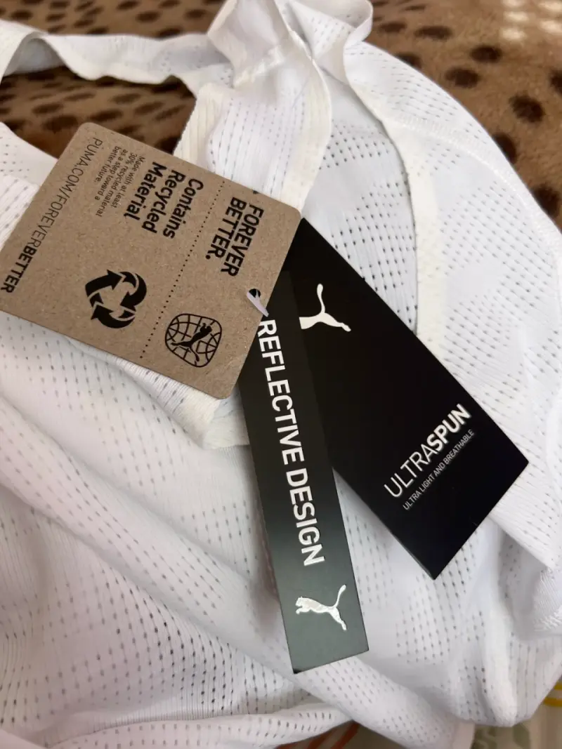 Top deportivo blanco Puma con diseño reflectante - 3