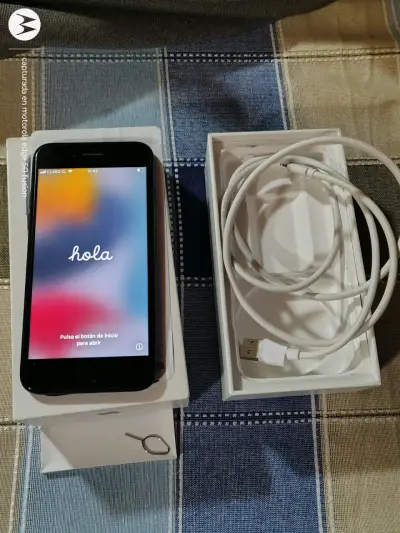 iPhone 7 en buen estado con cable y caja - miniatura 1