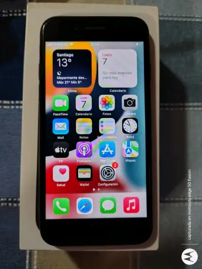 iPhone 7 en buen estado con cable y caja - miniatura 2