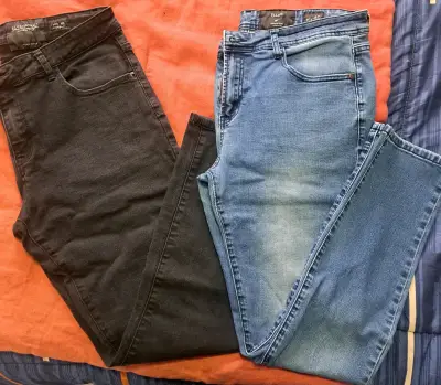 Lote de jeans para hombre en azul y negro talla 46 - miniatura 2