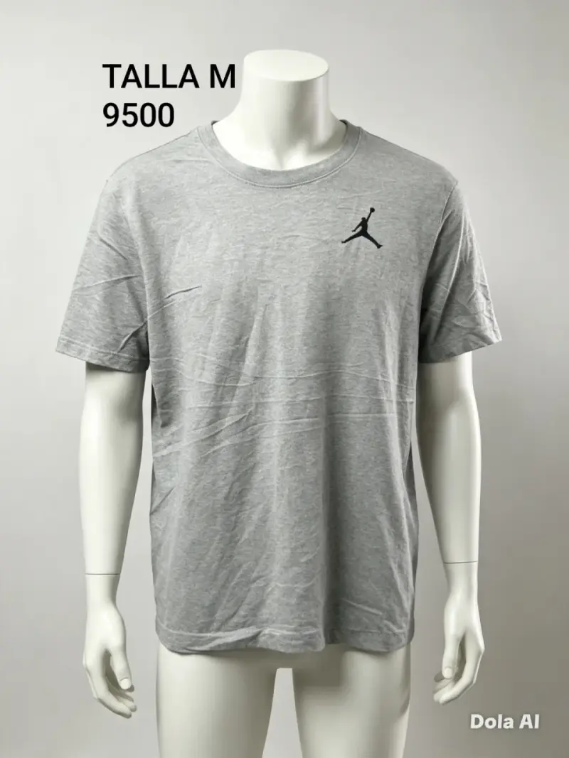 Polera gris talla M Jordan con logo Jumpman