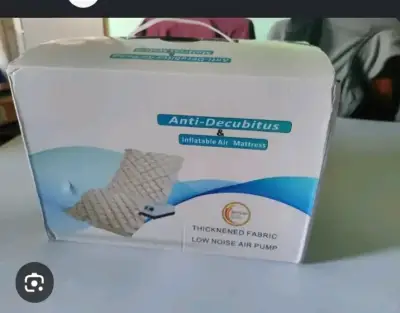 Colchón antiescaras inflable con bomba de aire - miniatura 1