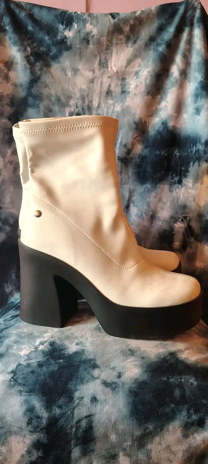 Botines de plataforma blancos con tacón grueso - 2