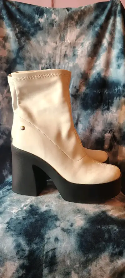 Botines de plataforma blancos con tacón grueso - miniatura 2