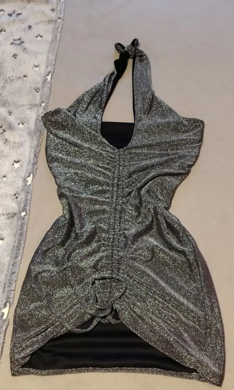 Vestido corto brillante plateado para fiesta