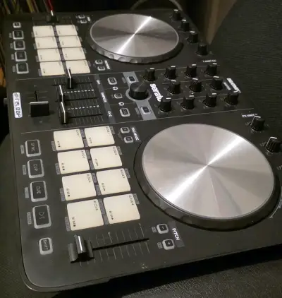 Controlador DJ Reloop Beatmix 2 con Serato - miniatura 1
