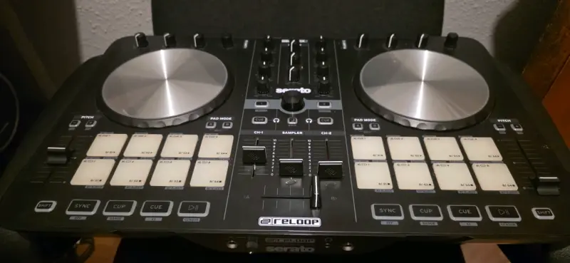 Controlador DJ Reloop Beatmix 2 con Serato - 2