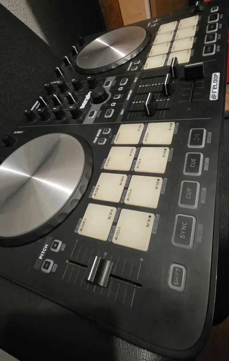 Controlador DJ Reloop Beatmix 2 con Serato - 3