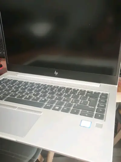 Laptop HP EliteBook 840 G6 con Bang & Olufsen - miniatura 1