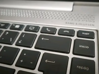 Laptop HP EliteBook 840 G6 con Bang & Olufsen - miniatura 2