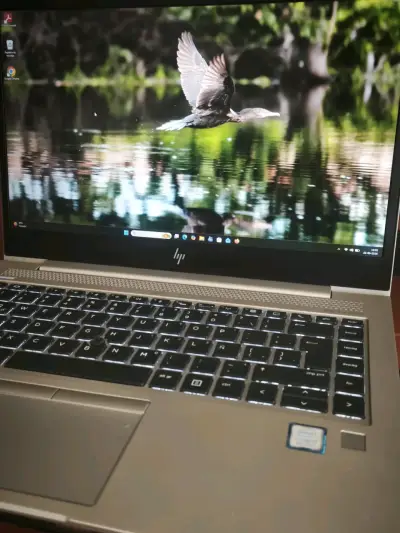 Laptop HP EliteBook 840 G6 con Bang & Olufsen - miniatura 5
